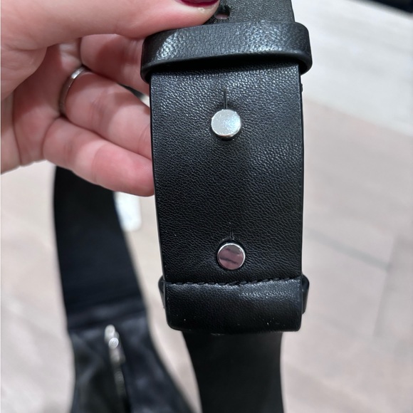 COS LEATHER SWING BAG | BLACK - Picture 9 of 12